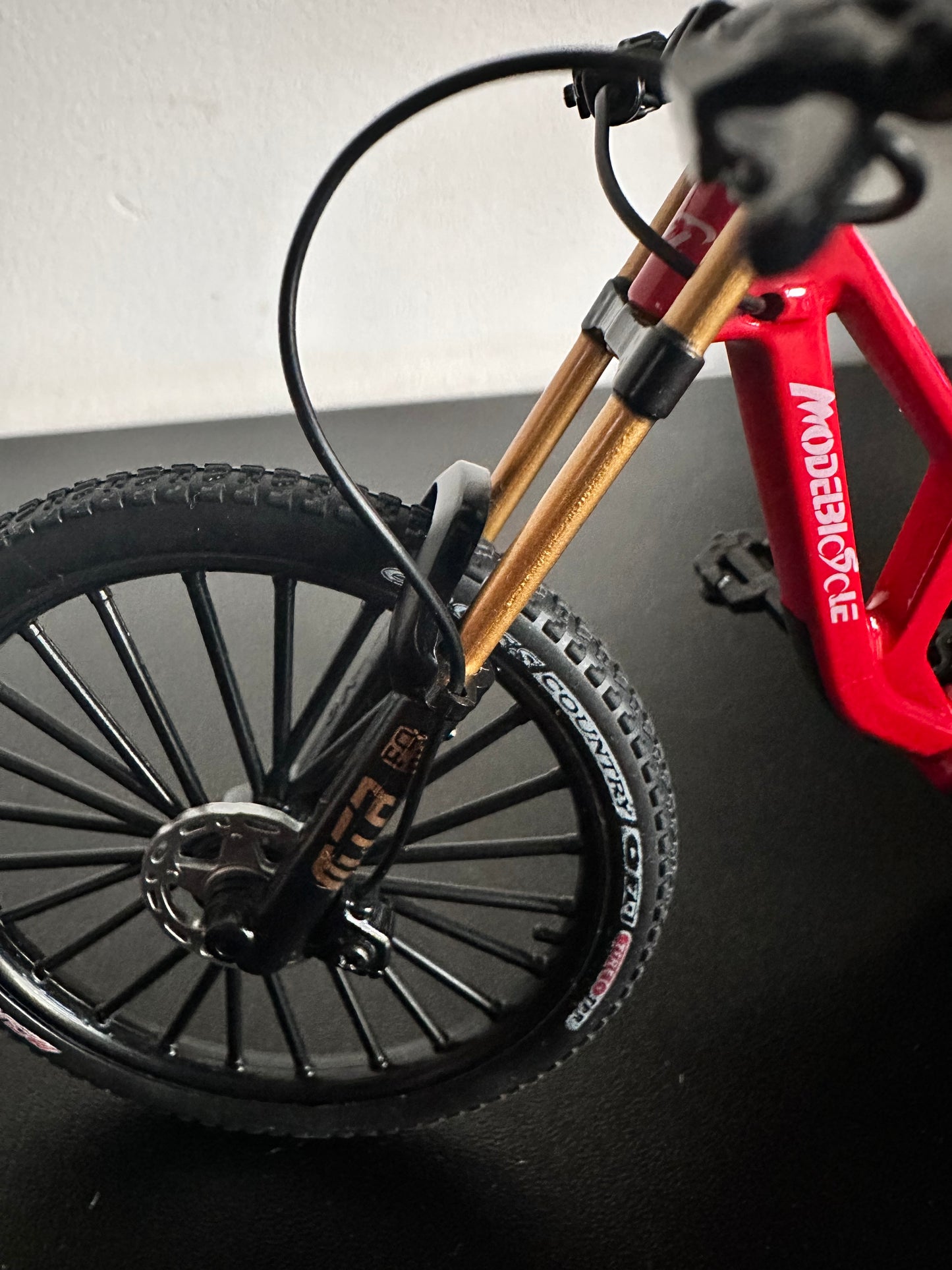 Mini rower MTB z zawieszeniem – edycja DH