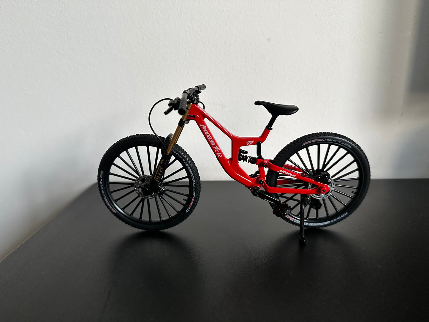Mini rower MTB z zawieszeniem – edycja DH