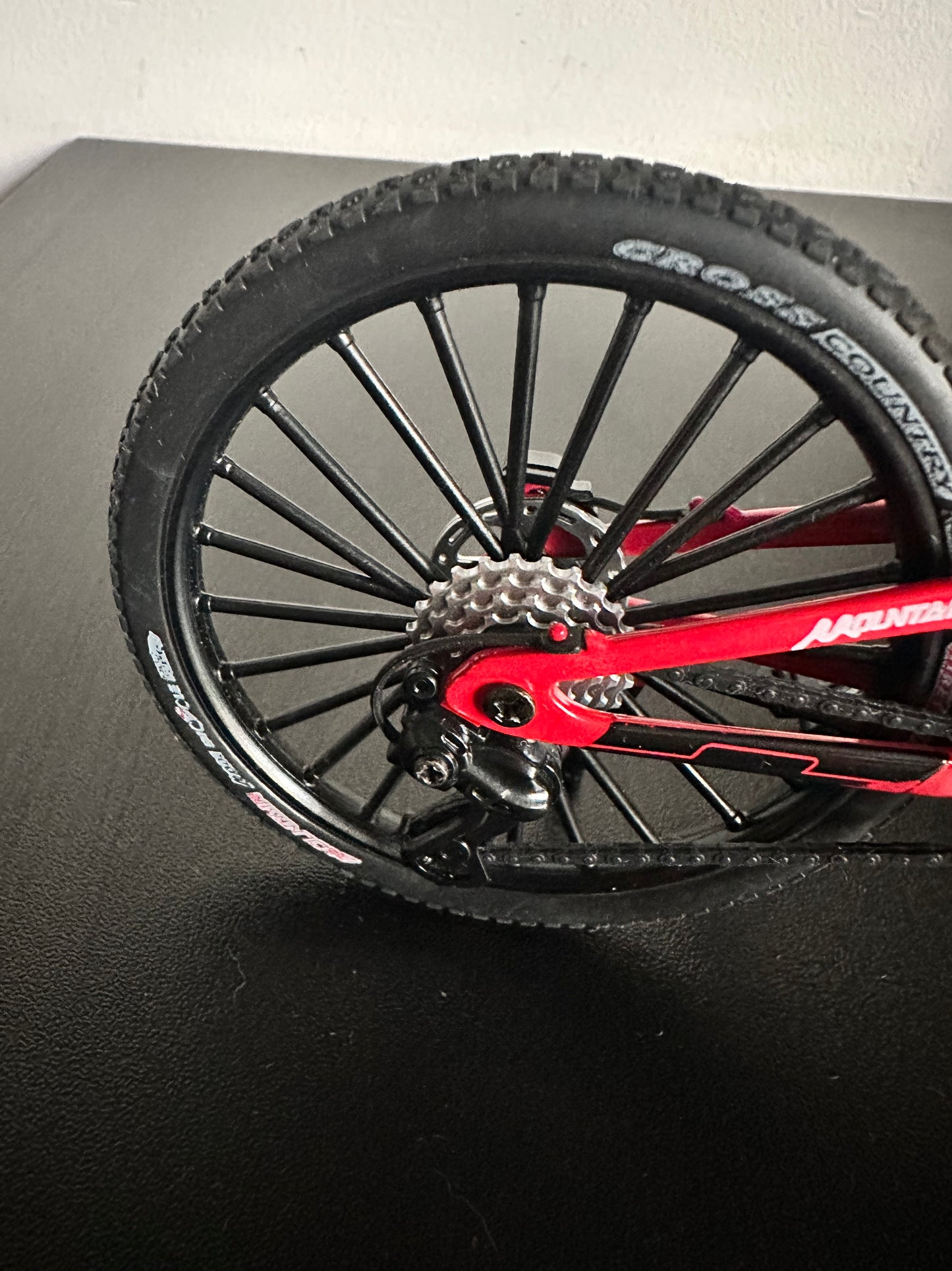 Mini rower MTB z zawieszeniem – edycja DH